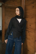 The waisted shirt - black